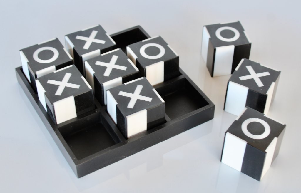 Black & White Tic Tac Toe